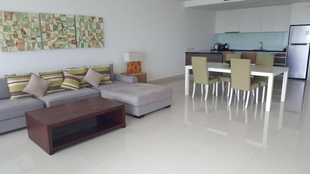 Sansuri Resort Pantai Surin Luaran gambar