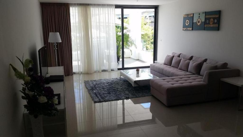 Sansuri Resort Pantai Surin Luaran gambar